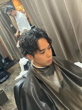 パーマ ワガ カズマのヘアスタイル