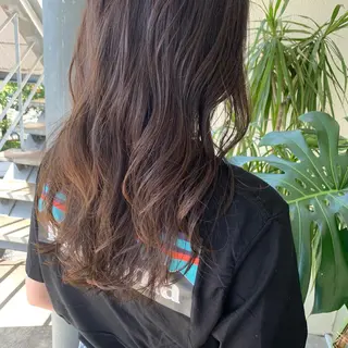 セミロング 岩井 愛生のヘアスタイル