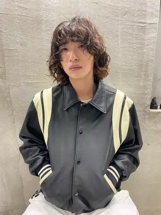 ミディアム パーマ メンズ パーマ、髪質改善 カズマのヘアスタイル