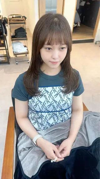 ミディアム カラー パーマ ヘアアレンジ メンズ キッズ ネイル マツエク・マツパ アイブロウ レイヤーカット／顔周 りカット/縮毛矯正のヘアスタイル