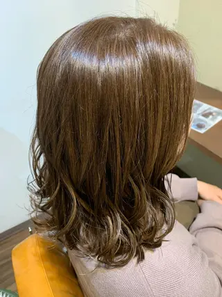 カラー 山本 純平のヘアスタイル