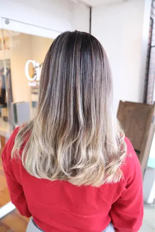 セミロング カラー 高野 真弥のヘアスタイル