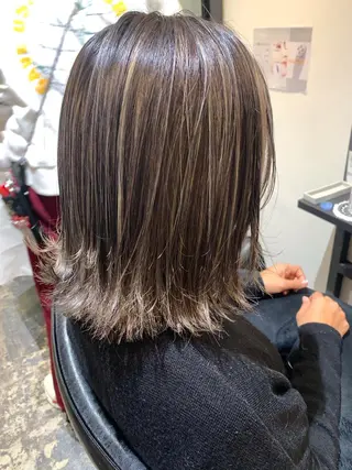ミディアム カラー UMEDA FIGAROのヘアスタイル