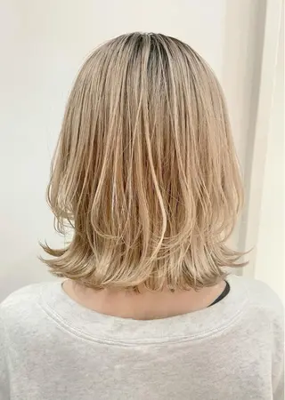 ミディアム カラー レイヤーカット 🪩yurikaのヘアスタイル