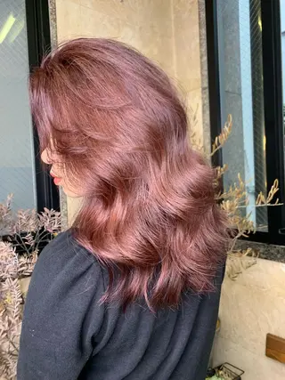 ロング カラー ヘアアレンジ 🌟小顔レイヤー× 赤み消し透明感カラーのヘアスタイル