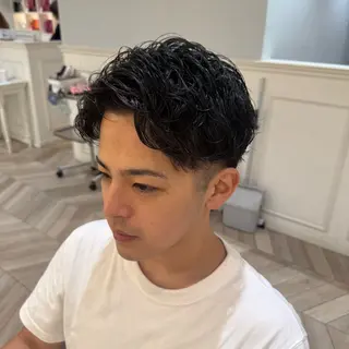 パーマ メンズ レイヤーカット/ 艶カラー🌙Rinoのヘアスタイル