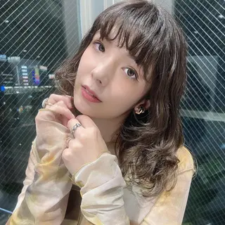 ミディアム パーマ ウルフカット/吉村 桃子のヘアスタイル