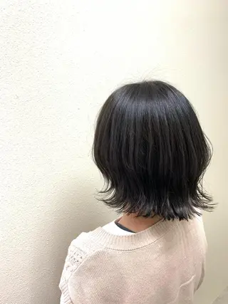 ショート カラー パーマ ヘアアレンジ メンズ キッズ ネイル マツエク・マツパ 切りっぱなしヘアボブ ミディアムヘアRYOのヘアスタイル