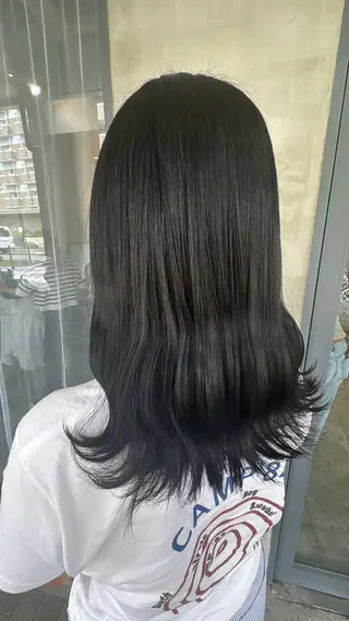 セミロング カラー Mayuka 🩶のヘアスタイル