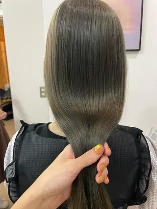 ロング カラー ヘアアレンジ hazuki🐈⬛ 透明感カラーのヘアスタイル