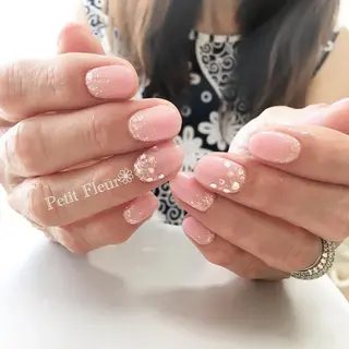 ネイル Petit Fleur所属・青柳 亜梨奈のマツエク・マツパデザイン