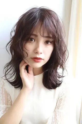 ミディアム 井上 未悠のヘアスタイル