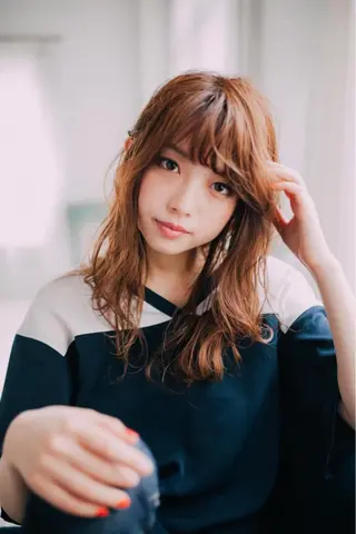 ロング 岡本 真実のヘアスタイル