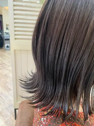 ミディアム カラー カワサキ マホのヘアスタイル