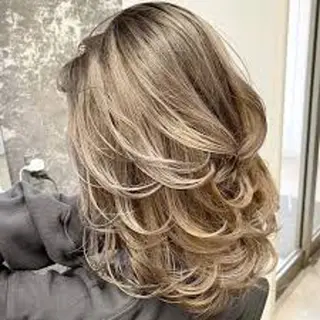 セミロング Li'a【リア】 Sanaのヘアスタイル