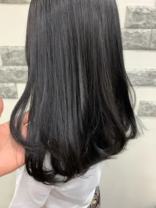 セミロング カラー 薄田 珠美のヘアスタイル