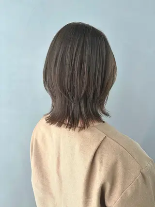ミディアム カラー S. Hitomiのヘアスタイル