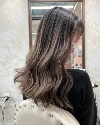 ロング TAKU 美容師のヘアスタイル