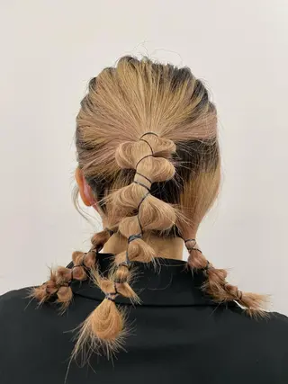 セミロング ヘアアレンジ ダブルカラー,透け カラーHINARIのヘアスタイル