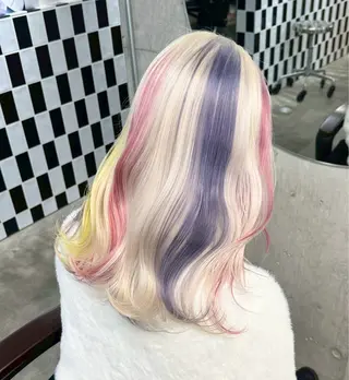 セミロング カラー フジマ ハルナのヘアスタイル