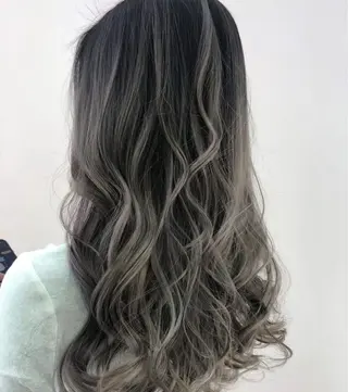 セミロング アダチ コウスケのヘアスタイル