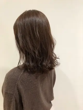 ミディアム カラー 相原 美咲のヘアスタイル