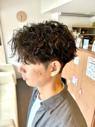 ショート パーマ メンズ 塩谷黎✨ブリーチ無W カラーメンズパーマ✨のヘアスタイル