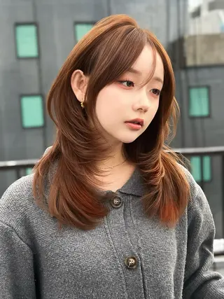 セミロング カラー 透明感カラー✨🩵 韓国ヘアkanatoのヘアスタイル