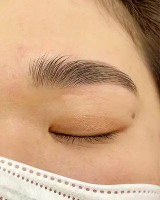 アイブロウ 鍵山 千秋のヘアスタイル