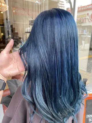 ロング カラー デザインカラー✨新倉 佑奈のヘアスタイル