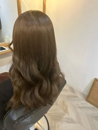 セミロング ayumi ／透明感カラーのヘアスタイル