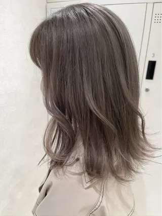 ミディアム ベージュカラー/ いぢちるみのヘアスタイル