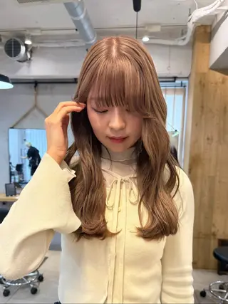 ロング カラー ミルクティー× グレージュMOMOのヘアスタイル