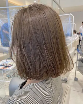 セミロング カラー 海希/ブリーチ透明カ ラー/レイヤーカットのヘアスタイル