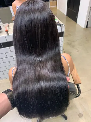 ロング カラー トップ スタイリストのヘアスタイル