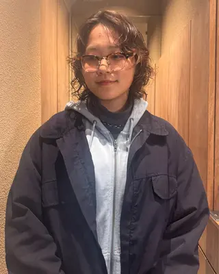 ミディアム パーマ hina 🛋️ブリーチカラーのヘアスタイル