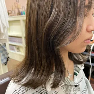 ミディアム 堀谷 彩花のヘアスタイル