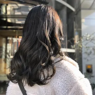 ミディアム カラー 山崎 絵莉香のヘアスタイル