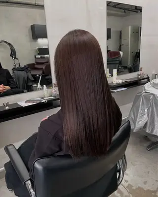 ロング ヒナ/レイヤーカット 艶感ワンカラーのヘアスタイル