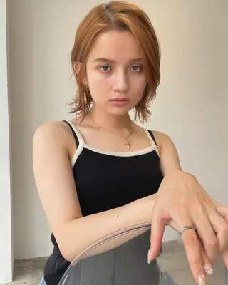 ミディアム mood alissaのヘアスタイル