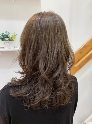 セミロング カラー ヘアアレンジ にいた　かづしげのヘアスタイル