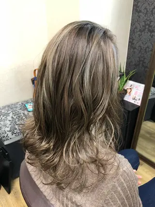 セミロング カラー 池田 景子のヘアスタイル