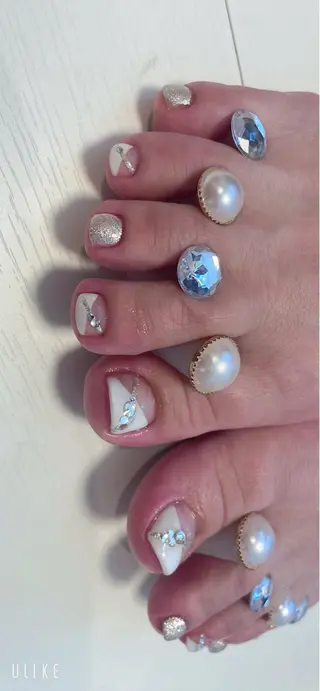 ネイル R ...Rの眉毛・アイブロウイメージ