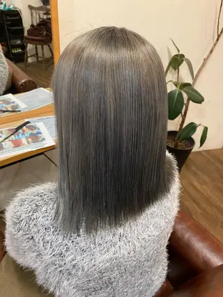 セミロング 牧 藍歌のヘアスタイル