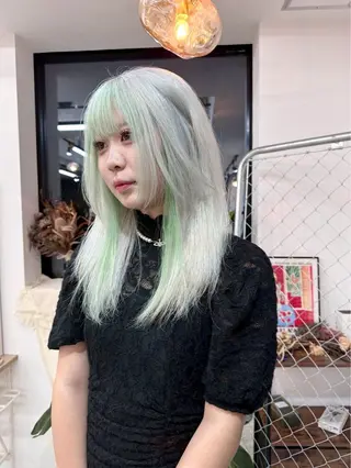 ミディアム ☪️艶々ハイトーン coco🍀︎✨のヘアスタイル