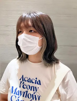 ミディアム カラー サキ🤍ハイトーン 🩰くびれ巻きヘアのヘアスタイル