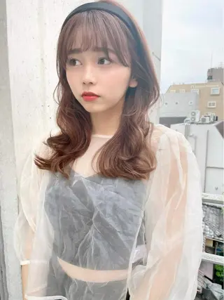 ミディアム レイヤーカット、 大人可愛い　中村美羅のヘアスタイル