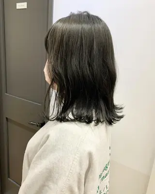 ミディアム カラー SAKINO. ベージュカラーのヘアスタイル