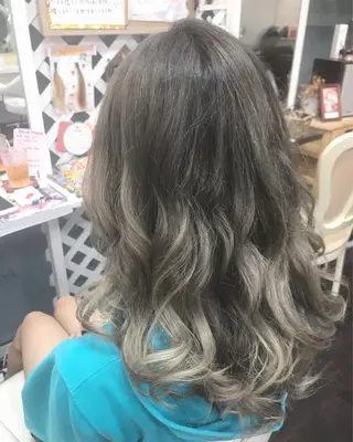 ロング カラー 岩谷/ブリーチ 🪽透明感カラーのヘアスタイル
