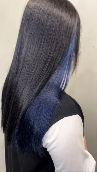 ロング とうだだいき レイヤーカットのヘアスタイル